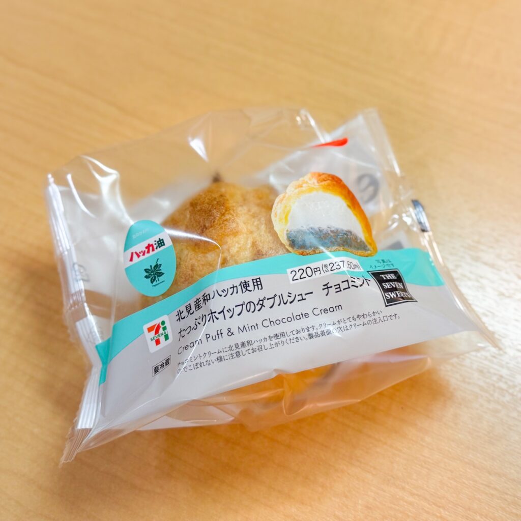 たっぷりホイップのダブルシュー チョコミント